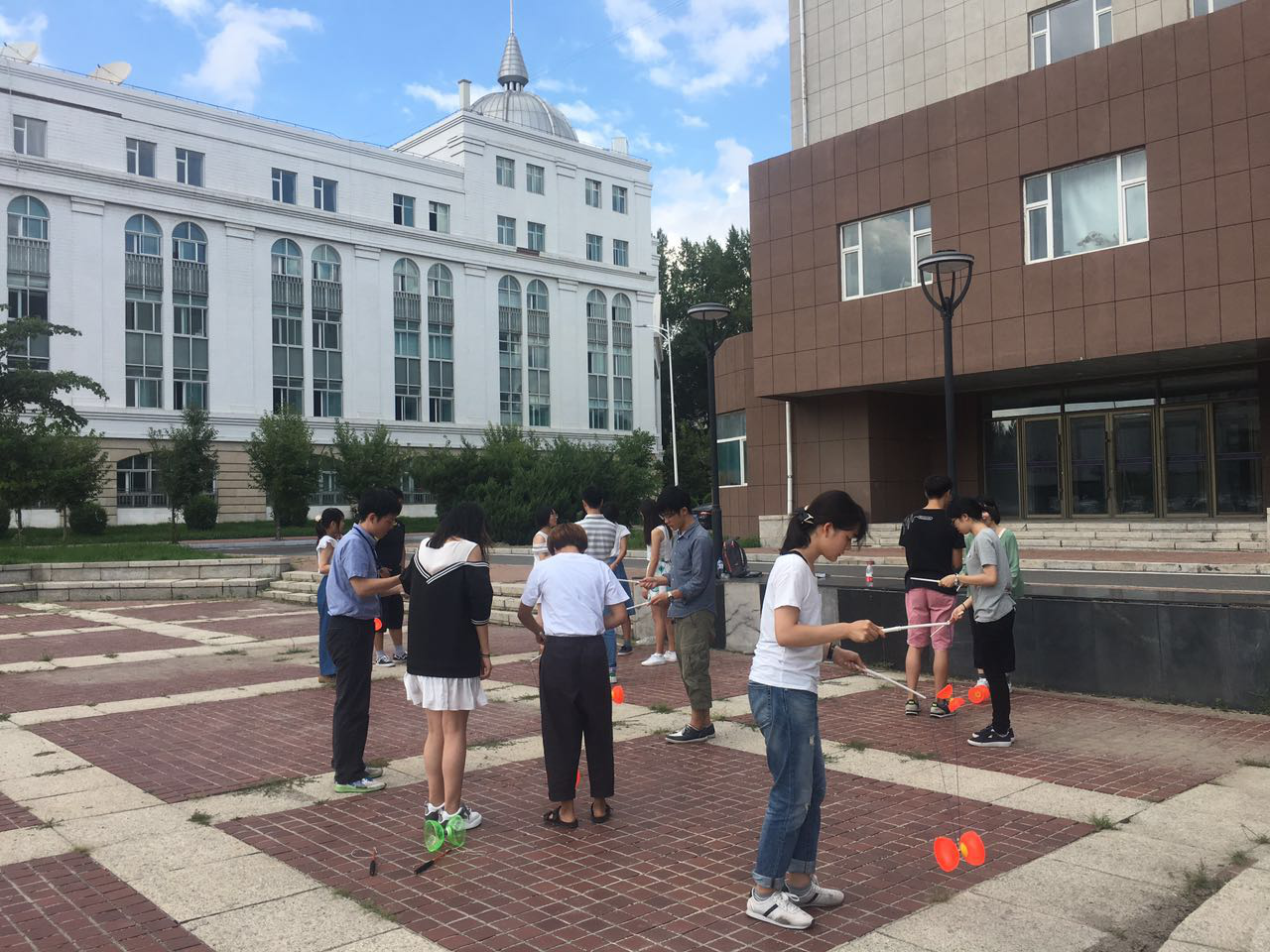 日本鸟取县大学生来我校交流访学